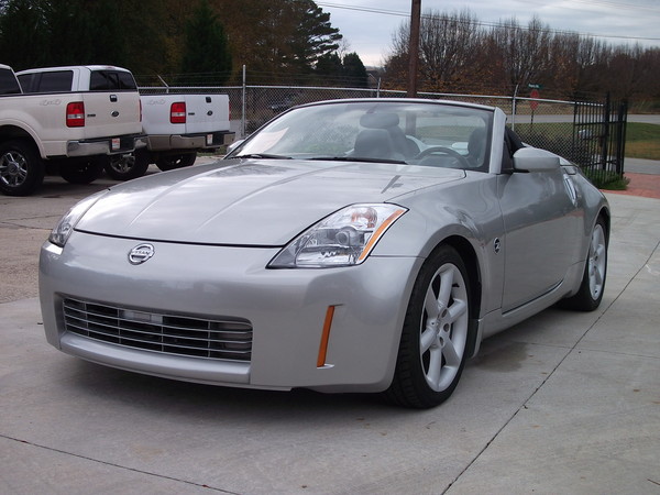 Nissan 350Z Roadster's photo