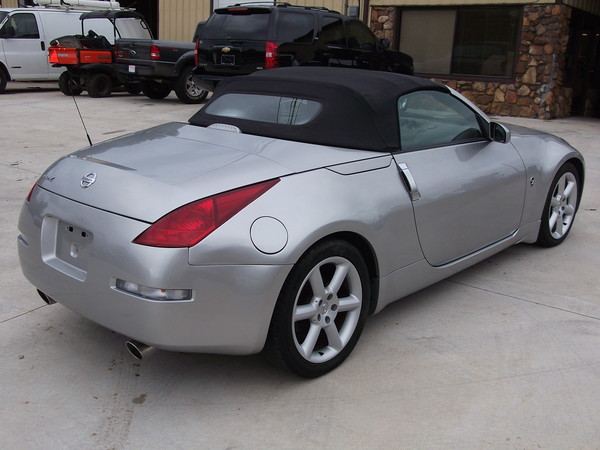 2004 Nissan 350Z Roadster null photo 12