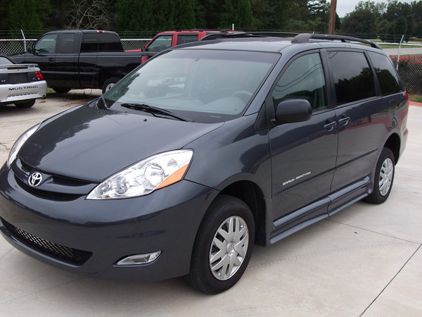 Toyota Sienna's photo