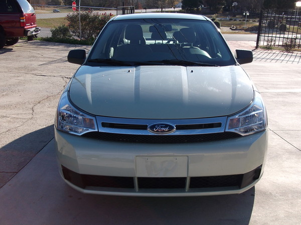 2010 Ford Focus SE photo 2