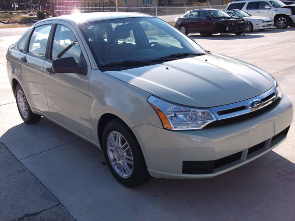 2010 Ford Focus SE photo 3