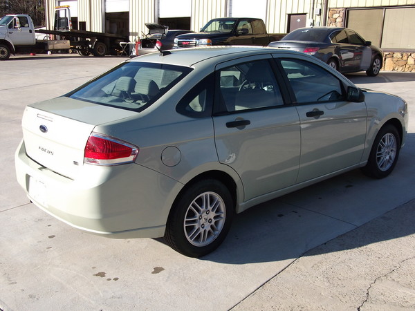 2010 Ford Focus SE photo 4