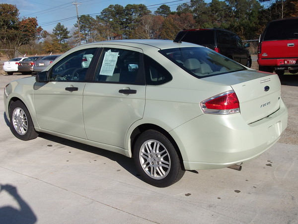 2010 Ford Focus SE photo 5