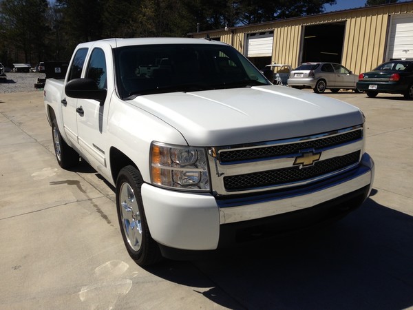 2010 Chevrolet Silverado 1500 LT photo 3