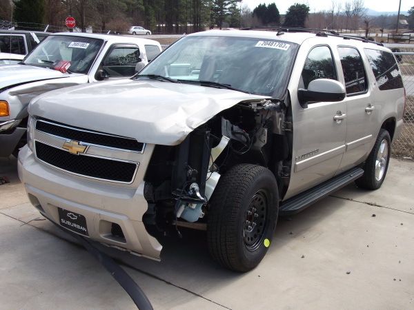 Chevrolet Suburban's photo