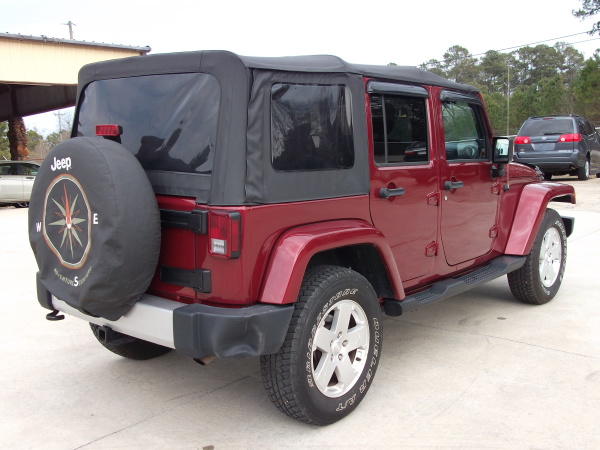 2012 Jeep Wrangler Unlimited null photo 3